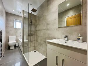 Family Bathroom- click for photo gallery